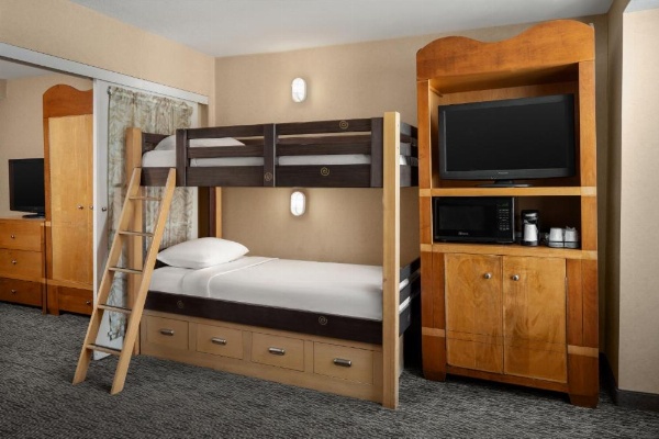 Anaheim Portofino Inn and Suites image 10