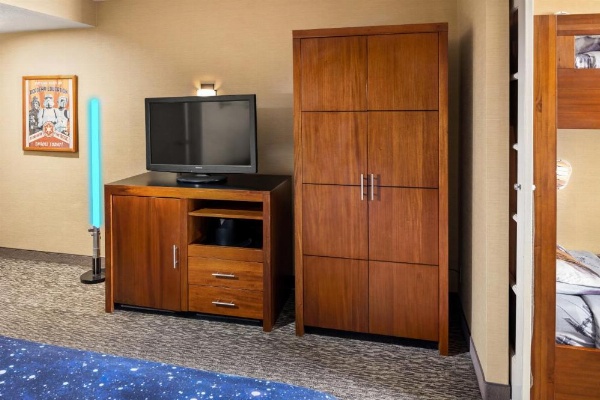 Anaheim Portofino Inn and Suites image 16