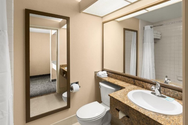 Anaheim Portofino Inn and Suites image 21